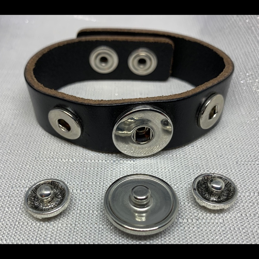 🏈Chiefs Leather 3 Charm Snap Button Bracelet - Picture 3 of 3